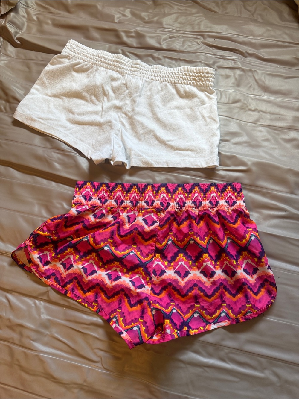 Op jr/Women’s swim Elastic-Waist Summer Short small 3/5. Pink pattern and white